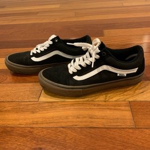 Mens Vans Old Skool size 9.5 in black/gum